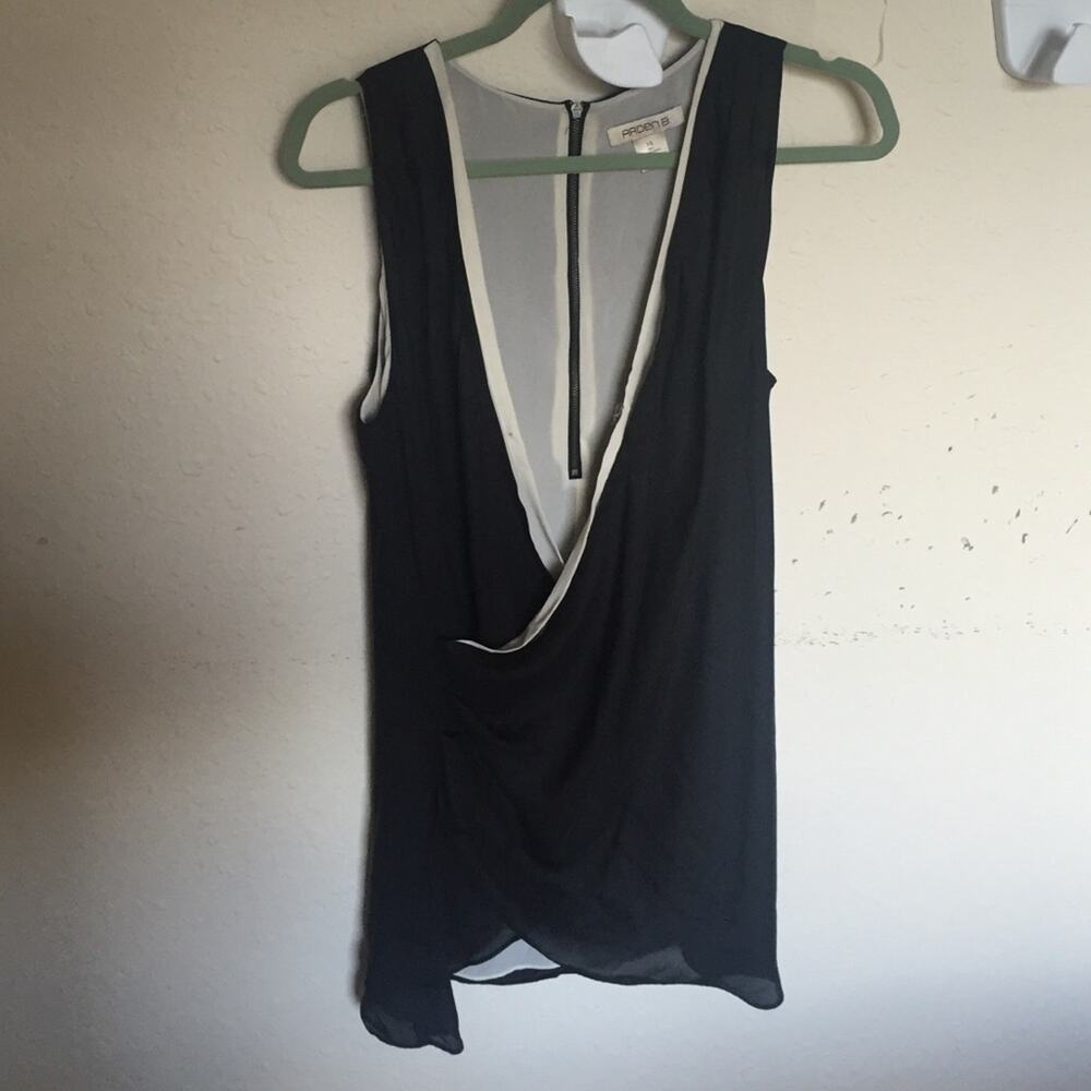 ARDEN B Black Tunic Sleeveless Blouse